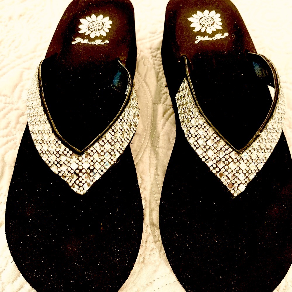 Yellow Box NEW Flip Flops, Size 9, Clear STONED